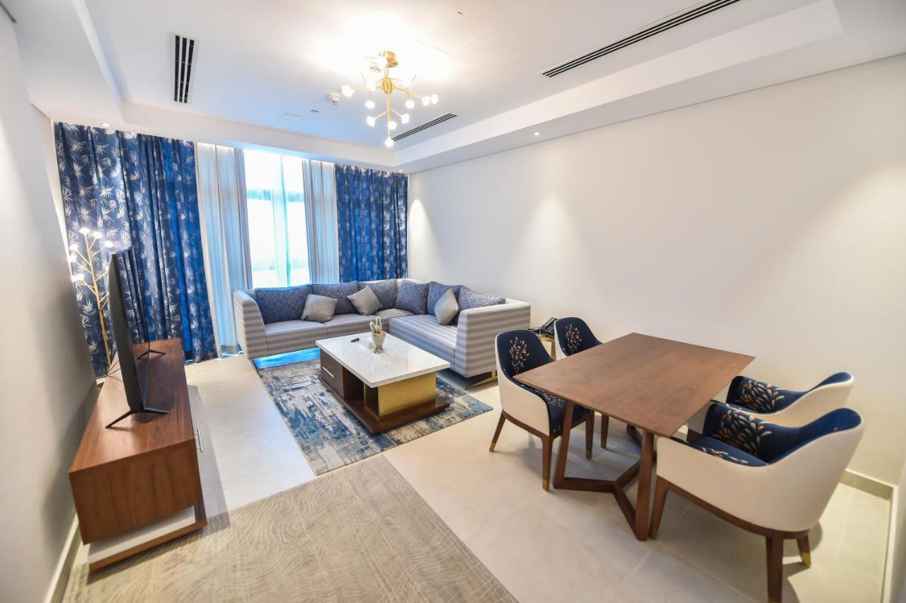 Lusail Waterfront Hotel Apartment מראה חיצוני תמונה A living room in a typical apartment