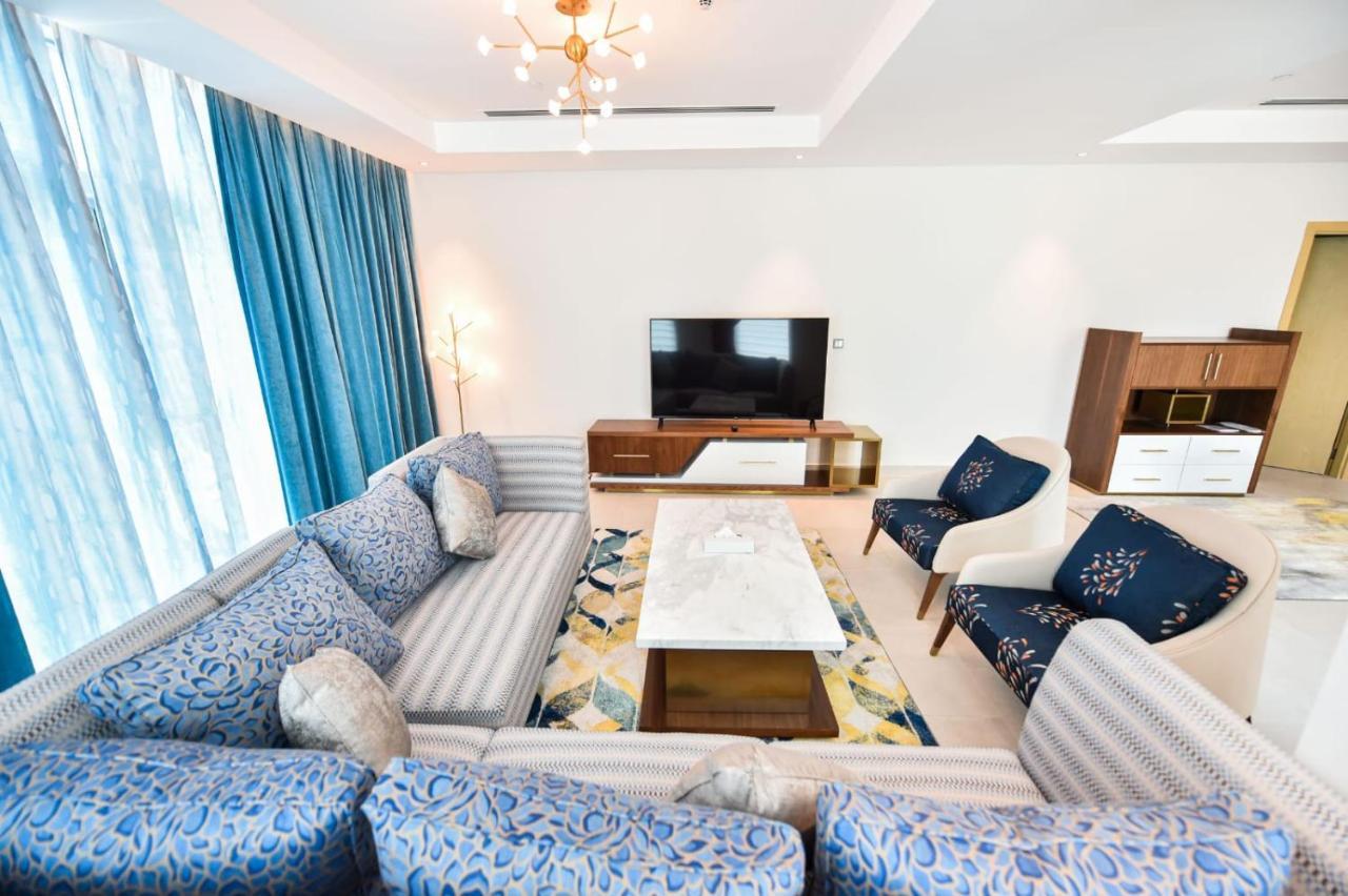 Lusail Waterfront Hotel Apartment מראה חיצוני תמונה A living room in a luxury apartment