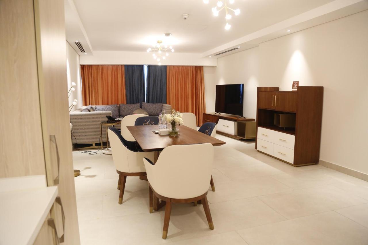 Lusail Waterfront Hotel Apartment מראה חיצוני תמונה A living room in a typical apartment