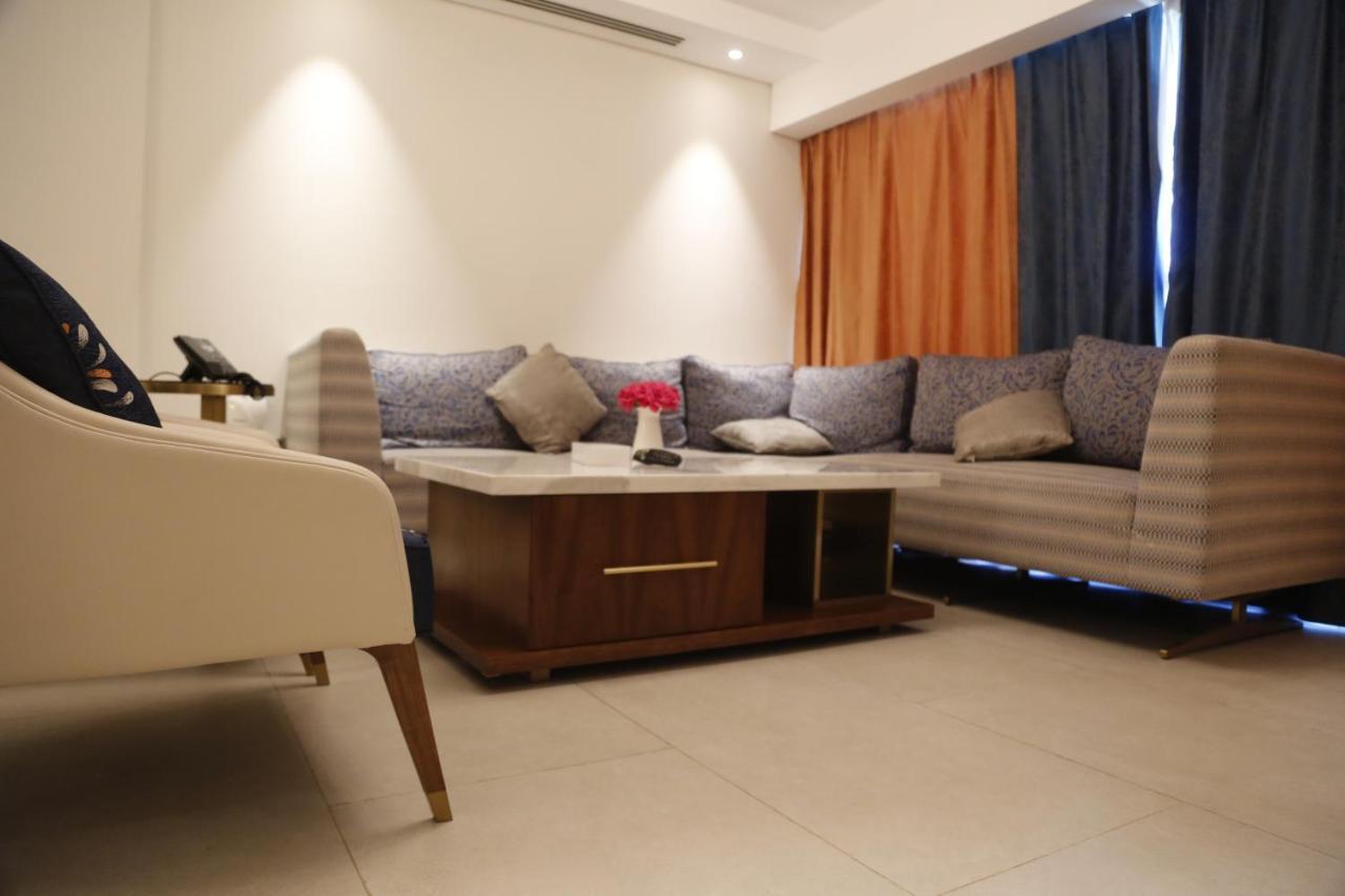 Lusail Waterfront Hotel Apartment מראה חיצוני תמונה A living room in a house
