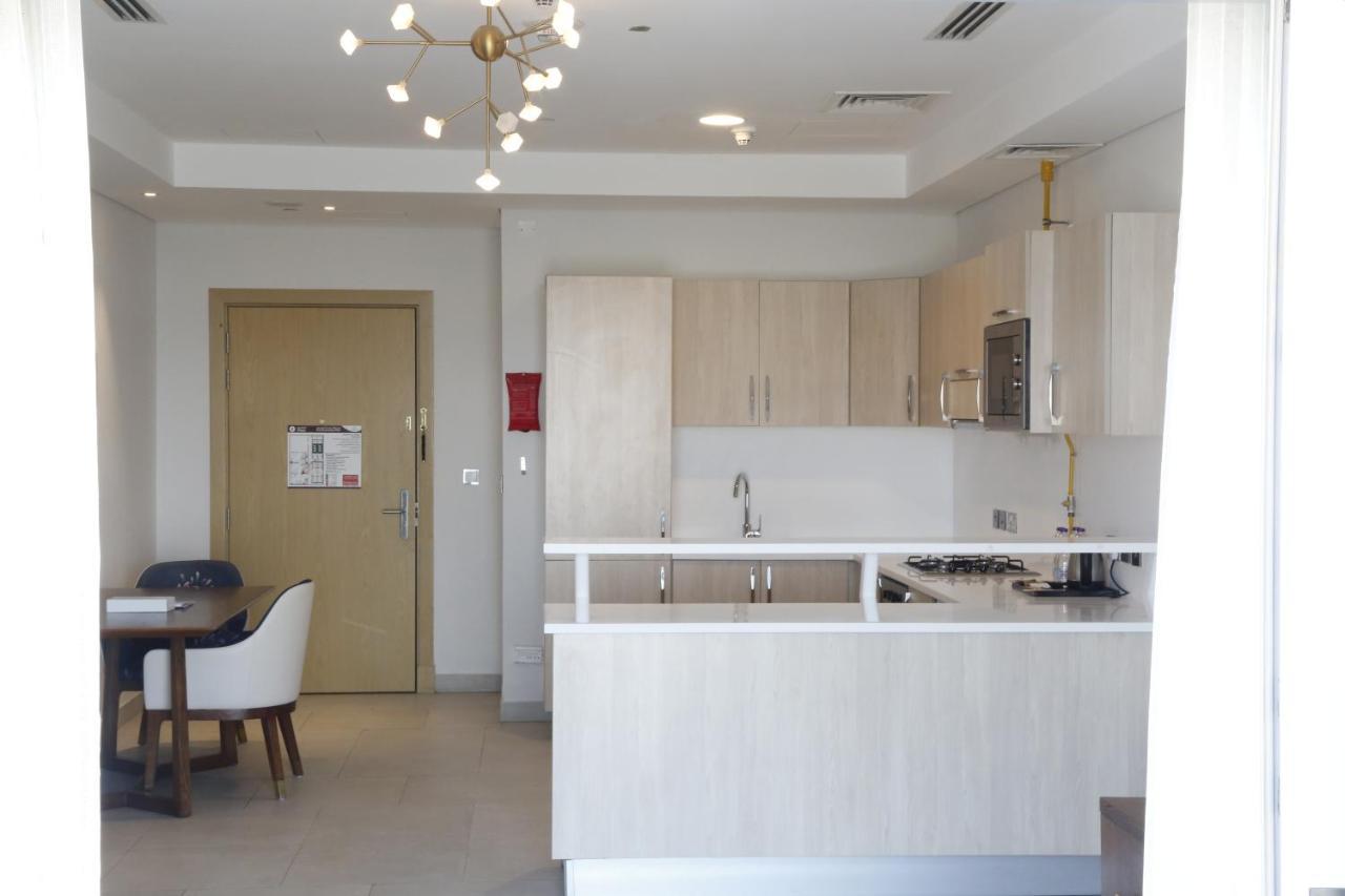 Lusail Waterfront Hotel Apartment מראה חיצוני תמונה A kitchen in a typical apartment